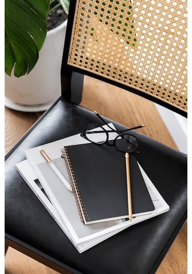 A5 Siyah Kraft Karton Kapak 70 Yaprak 110 Gram Noktalı Not Defteri Noktalı Siyah