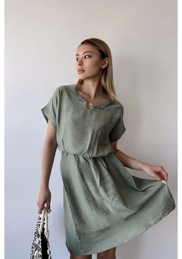 Kadın Haki Kısa Kol, Kalp Yaka, Dokulu Desen, Bele Oturan, Aerobin Lastikli Bel Midi Elbise Haki