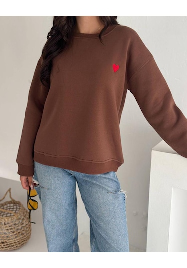 İs Berceste Kadın Bisiklet Yaka Kalp Nakışlı 3 İplik Şardonlu Sweatshirt Kahverengi