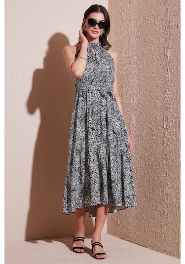 Lela Desenli Regular Fit Halter Yaka Kemerli Midi Boy Bayan Elbise 6772030 Siyah Lela Desenli Regular Fit Halter Yaka Kemerli Midi Boy Bayan Elbise 6772030 Siyah