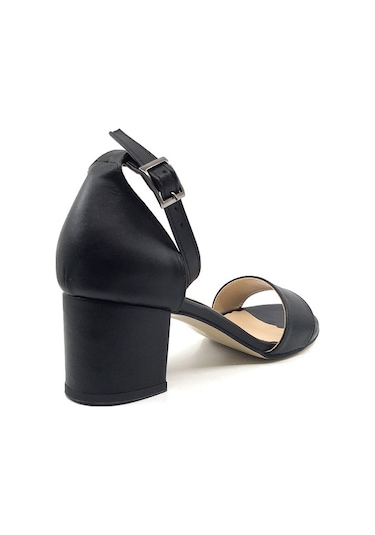 Ayakkabımood Gizzah Siyah 5Cm Bayan Tek Bant Topuklu Ayakkabı