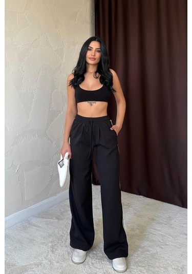 Leyla Sanat Sanata Yeni Bir Bakış Açısı Siyah Yanları Şeritli Pantolon Siyah