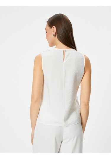 Koton Kolsuz Bluz İnci Detaylı Yuvarlak Yaka Viskon Kumaş Kırık Beyaz 4sak60387uw Ekru