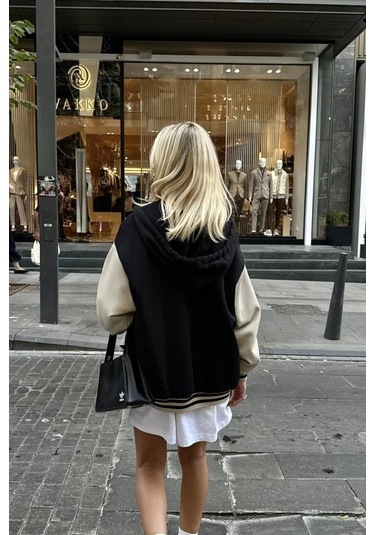 Siyah Kapüşonlu Kolej Mont Siyah