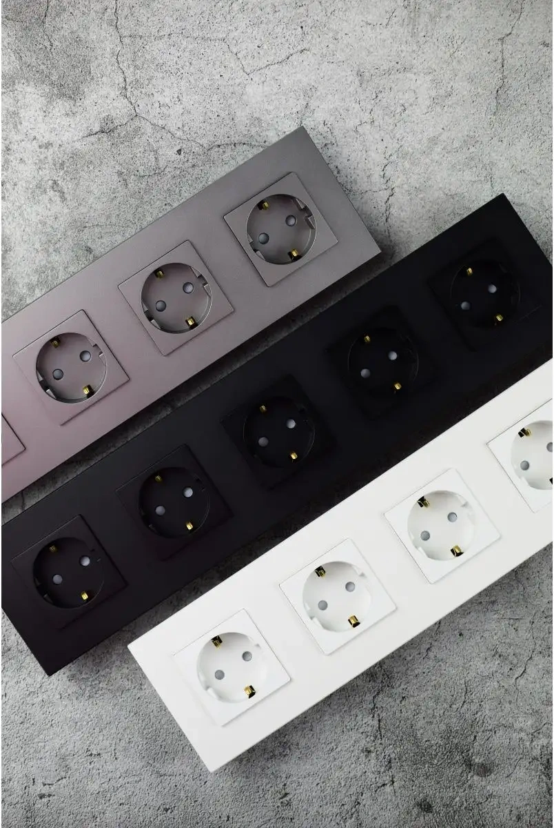 Vo'stabl Siyah Topraklamalı Ve Kapaklı Beş Pinli Priz" 163735067 105 Derece