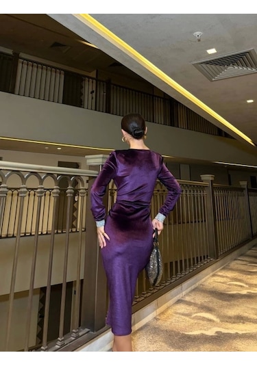 Kadın Bisiklet Yaka Vatkalı Manşet Detay Kadife Kumaş Midi Boy Elbise Mor