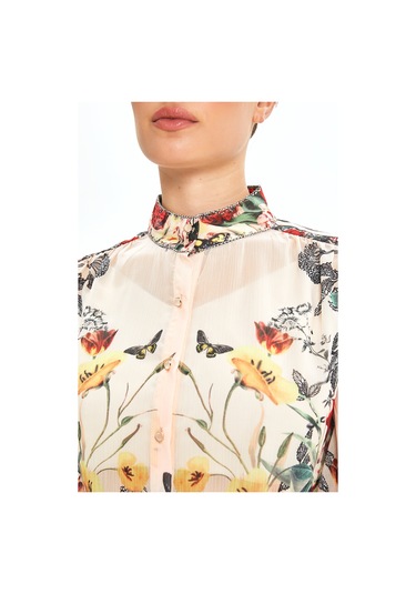 Yüksek Yaka Düğmeli Volan Kol Gömlek Çiçek Desenli, Şifon Dokulu, Günlük Ve Zarif Kullanıma Uygun Somon