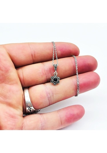 Papatya Model Oltu Taşı İşçilikli 925 Ayar Gümüş Kolye Gümüş