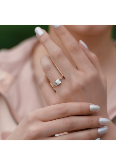 Kadın Beyaz Opal Queen Altın Yüzük