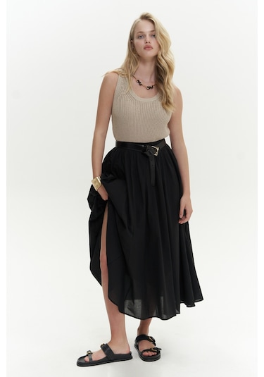 Amaya Bilek Hizasında Pileli Siyah Etek Siyah