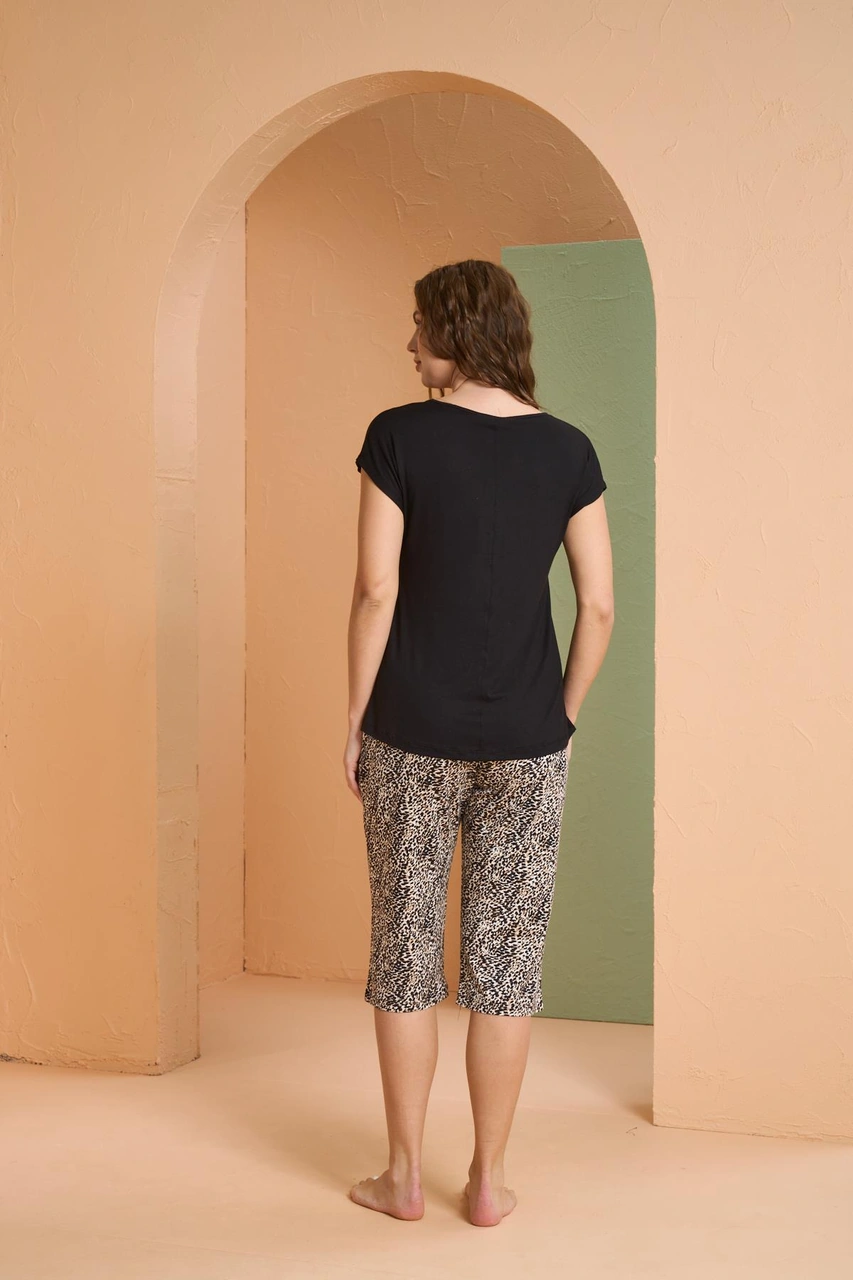 Pjs Kadın Leopar Desenli Yuvarlak Yaka Kısa Kollu Rahat Kapri Pijama Takım Siyah