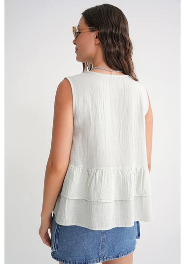 4722 Kadın V Yaka Fırfırlı Müslin Bluz Adaçayı Adaçayı