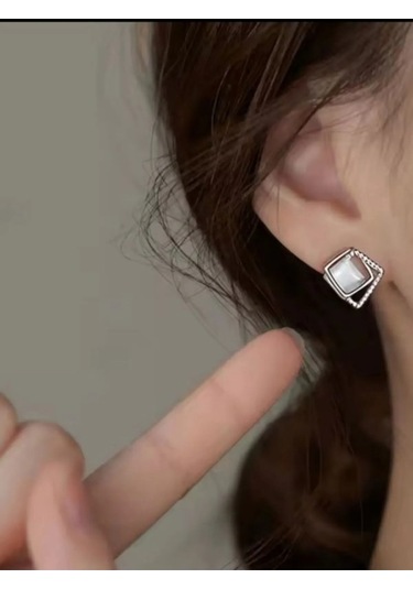 925 Ayar Gümüş Kristal Taşlı Geometrik Kare Küpe Gümüş