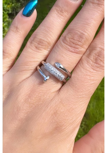 Gümüş Renk Üç Sıralı Taş Detaylı Çivi Yüzük