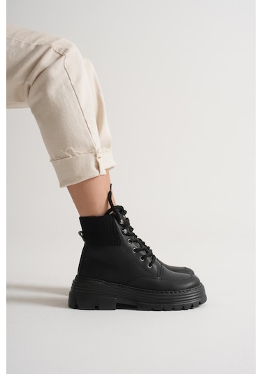 Kalın Eva Taban Boğazı Lastikli Bağcıklı Kadın Siyah Bot Tbgzgn505 Siyah