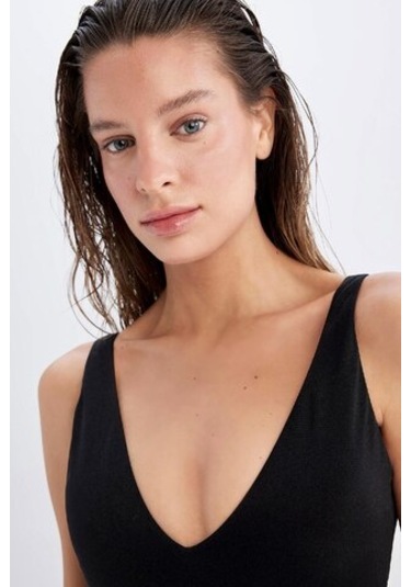 DeFacto x Declara V Yaka Mayo C5758AX24HSBK81 Siyah DeFacto x Declara V Yaka Mayo C5758AX24HSBK81 Siyah