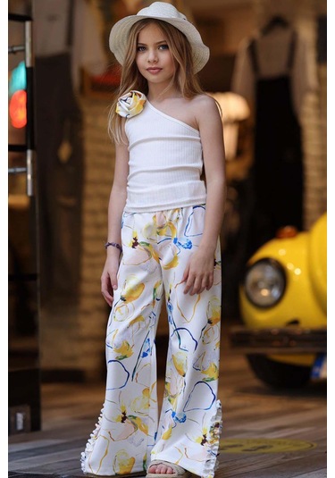 Riccotarz Kız Çocuk Gül Detaylı Tek Omuzlu Kaşkorse Bluz Ve Dijital Baskılı Beyaz Alt Üst Takım Beyaz Riccotarz Kız Çocuk Gül Detaylı Tek Omuzlu Kaşkorse Bluz Ve Dijital Baskılı Beyaz Alt Üst Takım Beyaz