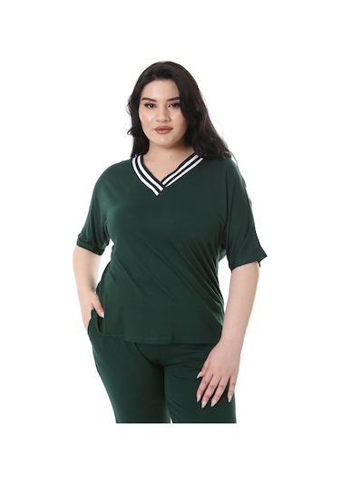 Melsay Butik Zümrüt Yeşil V Yaka Şerit Detaylı Kısa Kollu Beli Lastikli Kapri Takım Yeşil