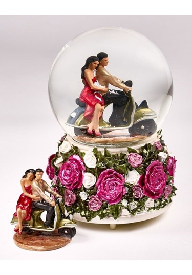 Kar Küresi Renkli Güller Büyük 100 Mm El Boyaması,müzikli Kendinden Üflemeli, Vespalı Sevgili Çift