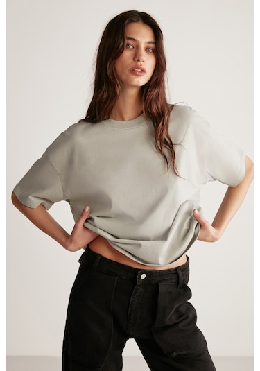 Jemmy Kadın %100 Organik Pamuk Relaxed Fit Yırtmaçlı Yuvarlak Yakalı Açık Gri T-shirt