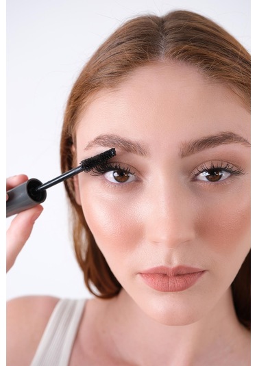 Alix Avien Dolgun Kirpik Etkili Topaklanmayan Kıvrımlar Ekstra Hacimli Siyah Maskara Lash Performer Mascara