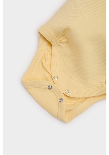 DeFacto Kız Bebek Yenidoğan Bisiklet Yaka Hayvan Desenli Fitilli Kaşkorse Kısa Kollu Çıtçıtlı Body E7945A525SMYL488 Sarı
