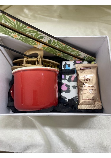 Kırmızı Kupa Kahve Hediye Kutusu Mumlu Hediye Seti Şık Ve Özel Hediye Kadın & Erkek İçin Özel Kutulu Hediye -