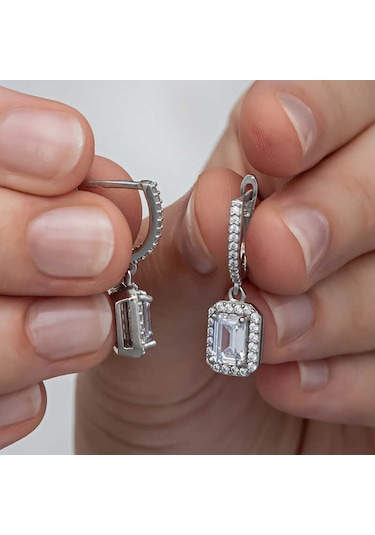 Aya Diamond Gümüş Beyaz Baget Taşlı Sallantılı Kadın Küpe Beyaz