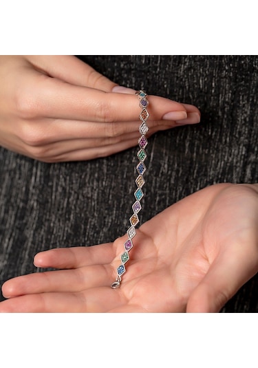 Altıgen Tasarım Multicolor Zirkon Taşlı Tam Tur 925 Ayar Gümüş Ka