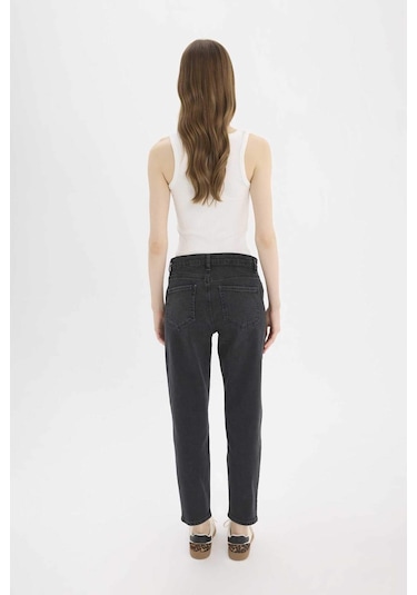 DeFacto Lina Comfort Mom Normal Bel Düz Paça Jean Kar Yıkamalı Pantolon D7944AX25SPNM36
