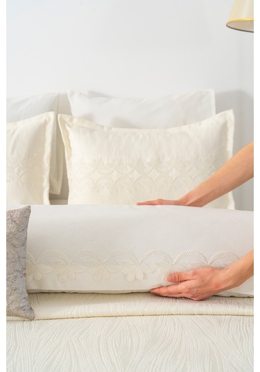 İlay Ekru Nakışlı Çift Kişilik Nevresimli Pike Seti - 8 Parça Çeyiz Seti Ekru