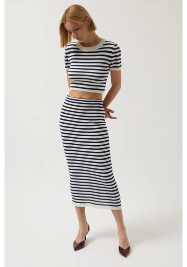 Çizgili Bisiklet Yaka Crop Beyaz - Lacivert