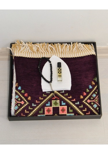 Erkekler İçin Seccade Takke Tesbih Esans Hediyelik Seti Kilim Desenli Kadife Astarlı Seccade Ve Özel Kutulu Lüks Hac Umre Hediyesi Mor