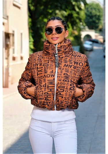 Kadın Kahverengi Yazılı Dik Yaka Su Geçirmez Kısa Şişme Mont
