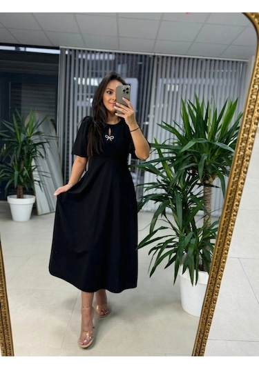 Kadın Kısa Kollu Bisiklet Yaka Fiyonk Broşlu Midi Janjan Krep Elbise Siyah