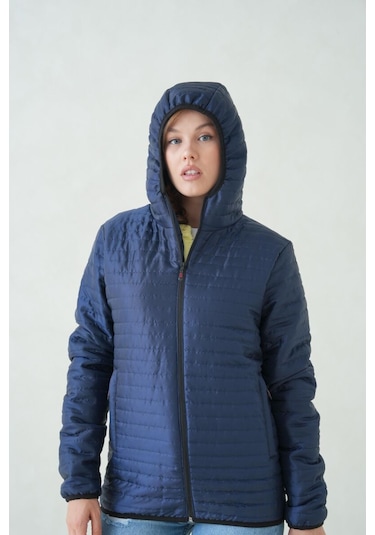 İçi Astarlı Su Ve Rüzgar Geçirmez Cepli Kapüşonlu Kadın Mont Lacivert