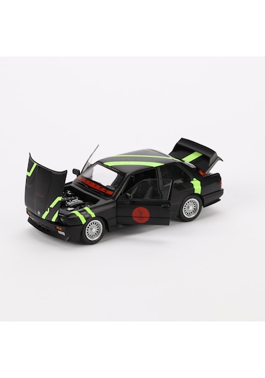 1:24 Ölçek Sesli Işıklı 4 Kapısı Kaput Ve Bagajı Açılan Stantlı Model Araç E30 Siyah