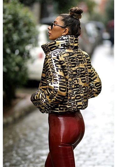 Kadın Gold Parlak Yazılı Dik Yaka Kısa Şişme Mont