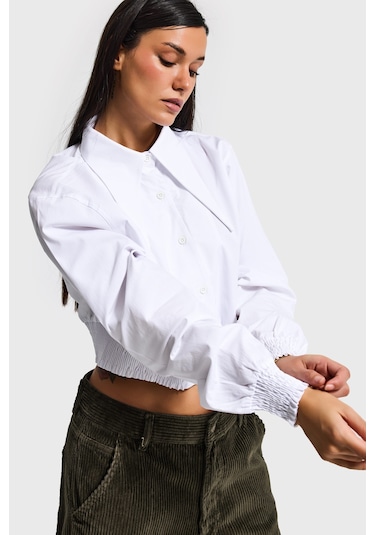 Itsbasic Kadın Beyaz Renk Crop Fit Yaka Detaylı Özel Tasarım Gömlek