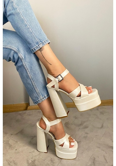 Preshley Kadın Elina Sedefli Beyaz Çapraz Bantlı 15 Cm Platform Topuklu Ayakkabı Beyaz 1