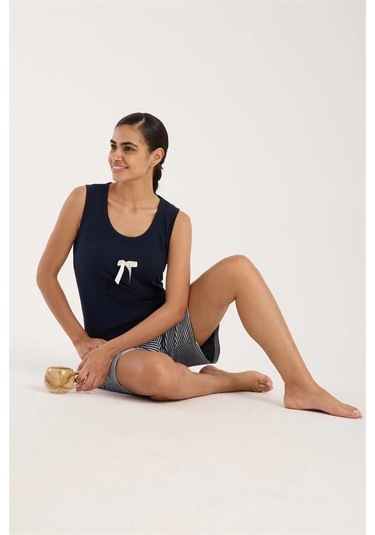 Giyim Kadın Lacivert Kurdele Detaylı Çizgili Şortlu Pijama Takımı Lacivert