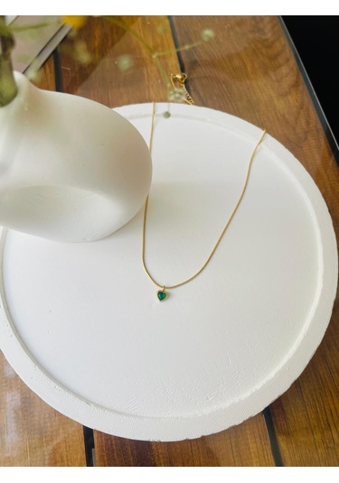 Minimal Yeşil Taşlı Kalp Detay Çelik Kolye Altın