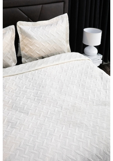 Queen Kadife Çift Kişilik Yatak Örtüsü - Krem