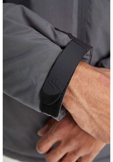 DeFactoFit Termometreli Mont Su İtici Rüzgar Geçirmez Slim Fit Dar Kesim Kapüşonlu Fermuarlı A2756AX24WNBK81