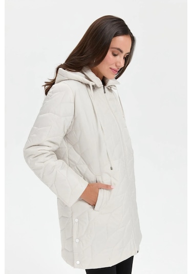 Desen Triko Kadın Yanları Çıtçıtlı Yaprak Desenli Kapüşonlu Araboy Kapitone Kaban 24419 Ekru Ekru