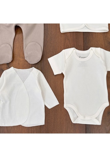 Araba Desenli Papyonlu 10 Parça Erkek Bebek Hastane Çıkışı Kutulu %100 Pamuk Kahverengi