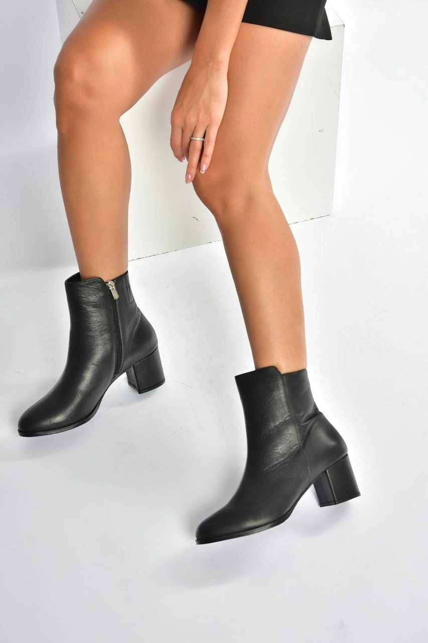 V468581003 Siyah Hakiki Deri Kalın Topuklu Kadın Bot Siyah-hakiki Deri