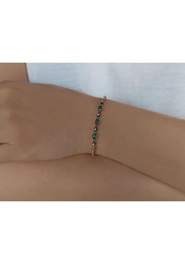 Sirius Elmas Ve Oval Zümrüt Taşlı Bileklik  0883B0001