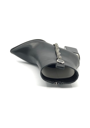 Feles Burgu Şerit Taş Detaylı Klasik Kadın Bot Siyah