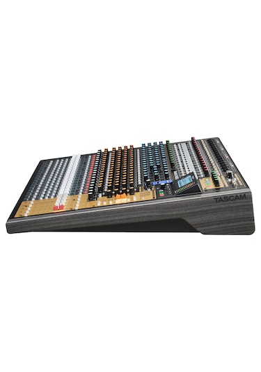 Tascam Model 2400 22 Kanal Giriş - 24 Kanal Kayıt Mikseri